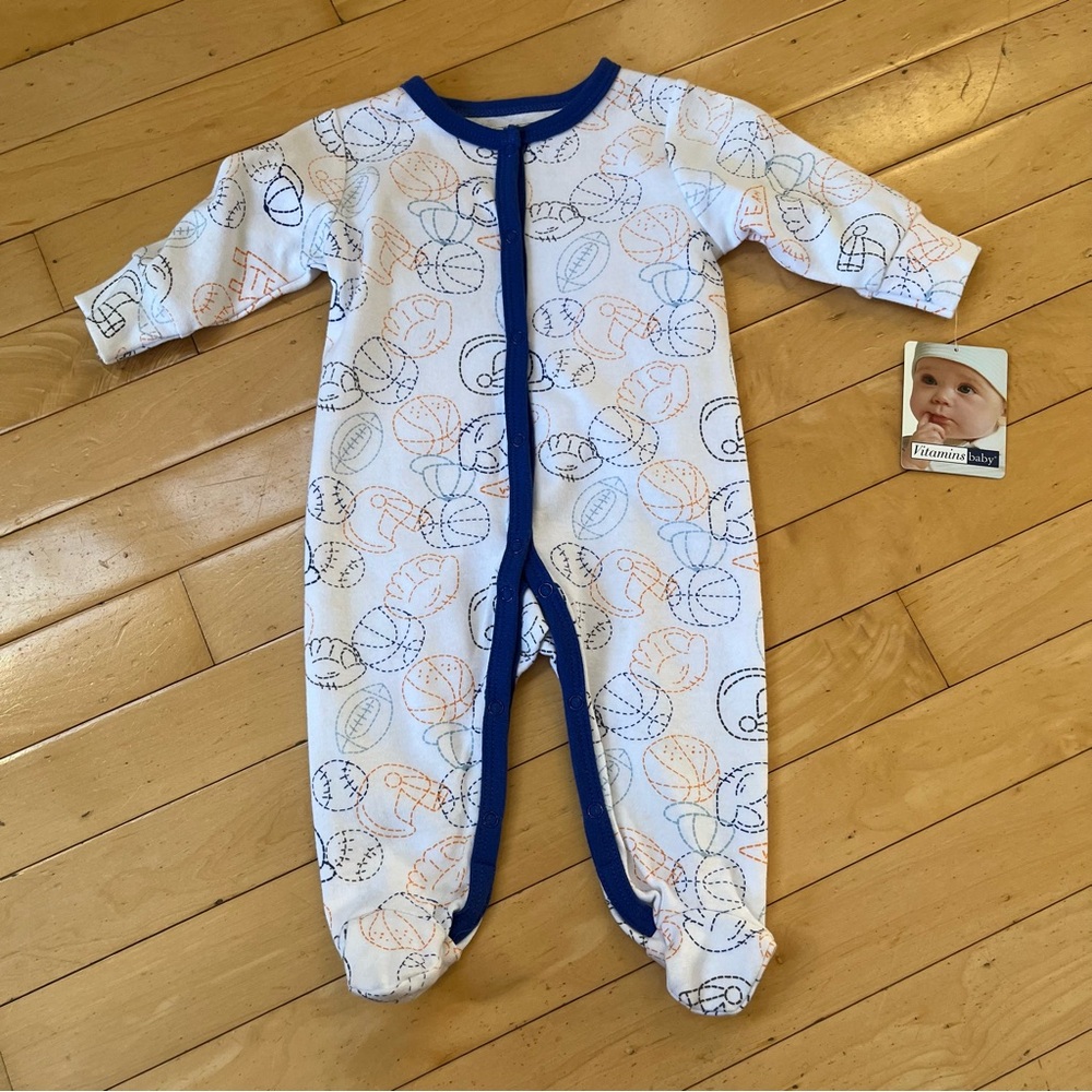 Vitamins Baby NWT White Sports Patterned Footie Pajamas baby size 3 Months